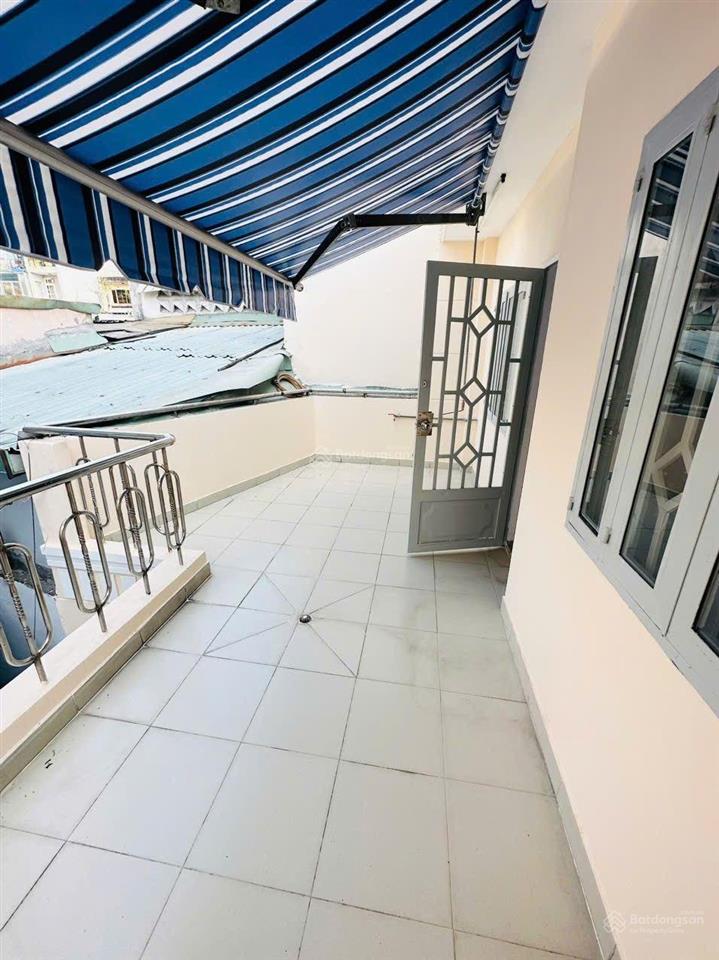 (4.8 tỷ tl) nhà 1 sẹc, sau lưng mặt tiền, 2 lầu, st (4 pn, 3 wc) vào ở liền..!
