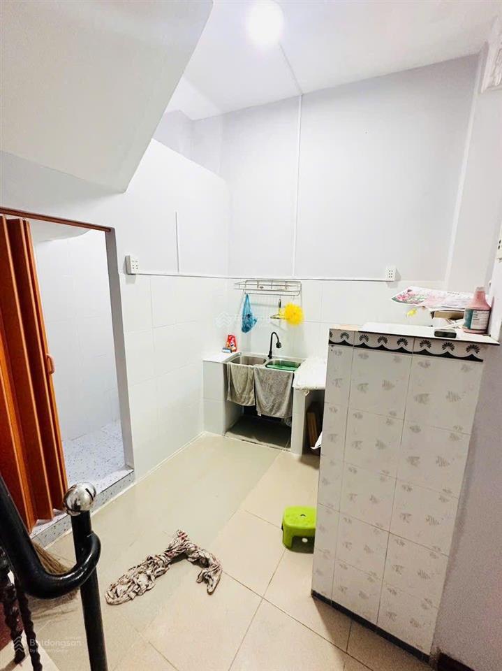 (4.8 tỷ tl) nhà 1 sẹc, sau lưng mặt tiền, 2 lầu, st (4 pn, 3 wc) vào ở liền..!