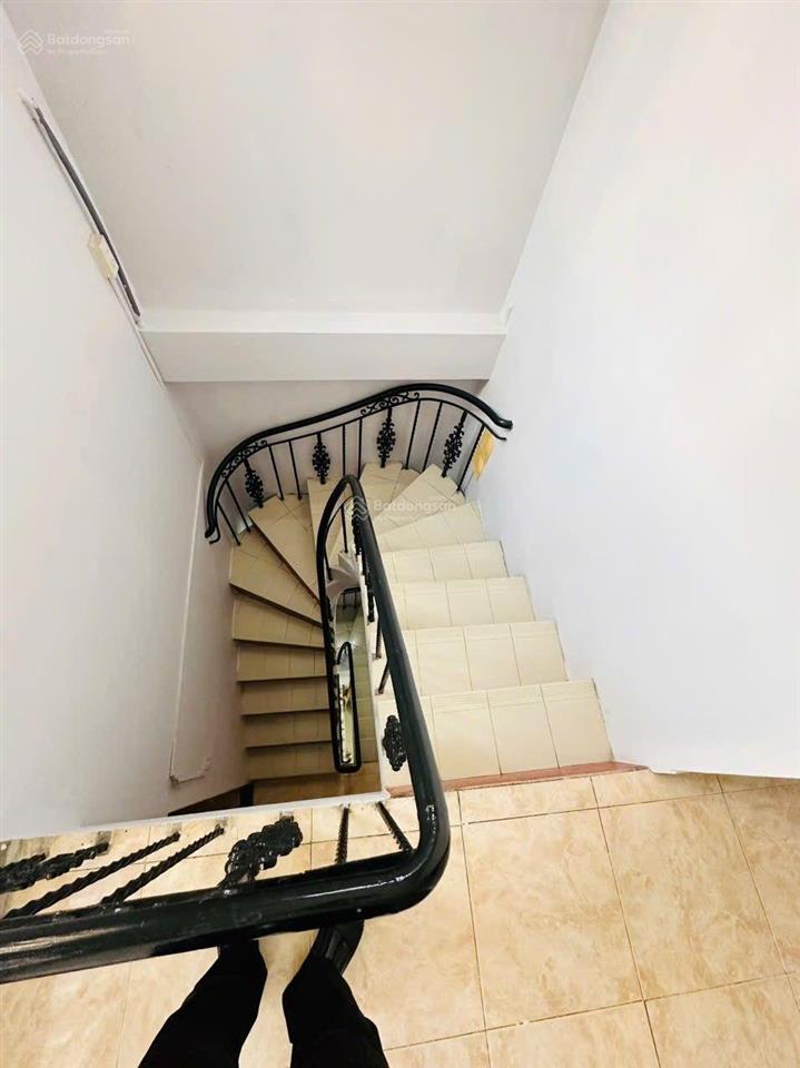 (4.8 tỷ tl) nhà 1 sẹc, sau lưng mặt tiền, 2 lầu, st (4 pn, 3 wc) vào ở liền..!