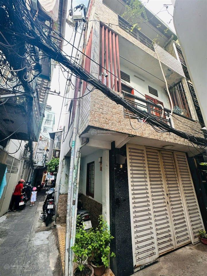 (5,5 tỷ tl) nhà 1 sẹc nguyễn văn cừ 4.3m x 8m, 3 tầng đúc, 31m2, sau lưng mặt tiền