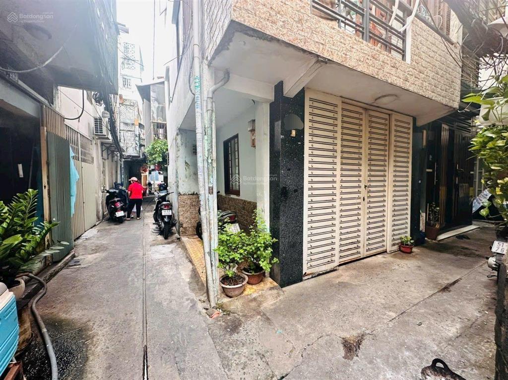 (5,5 tỷ tl) nhà 1 sẹc nguyễn văn cừ 4.3m x 8m, 3 tầng đúc, 31m2, sau lưng mặt tiền