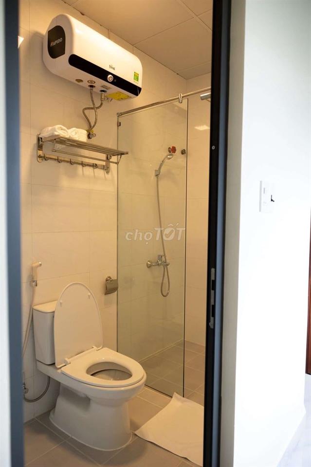 Cho thuê CHDV full nội thất view mặt tiền, có thang máy, gần chợ ĐL