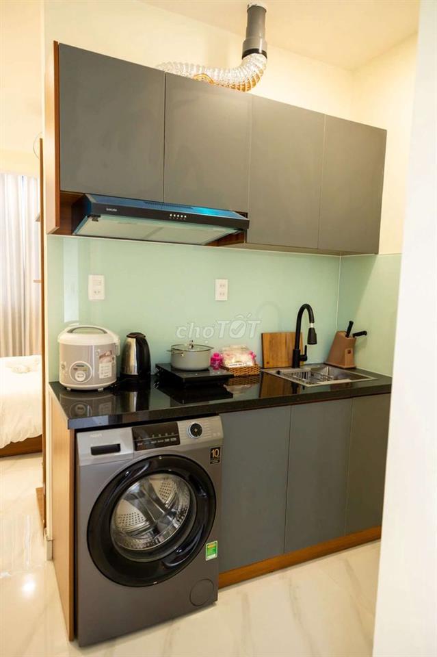 Cho thuê CHDV full nội thất view mặt tiền, có thang máy, gần chợ ĐL