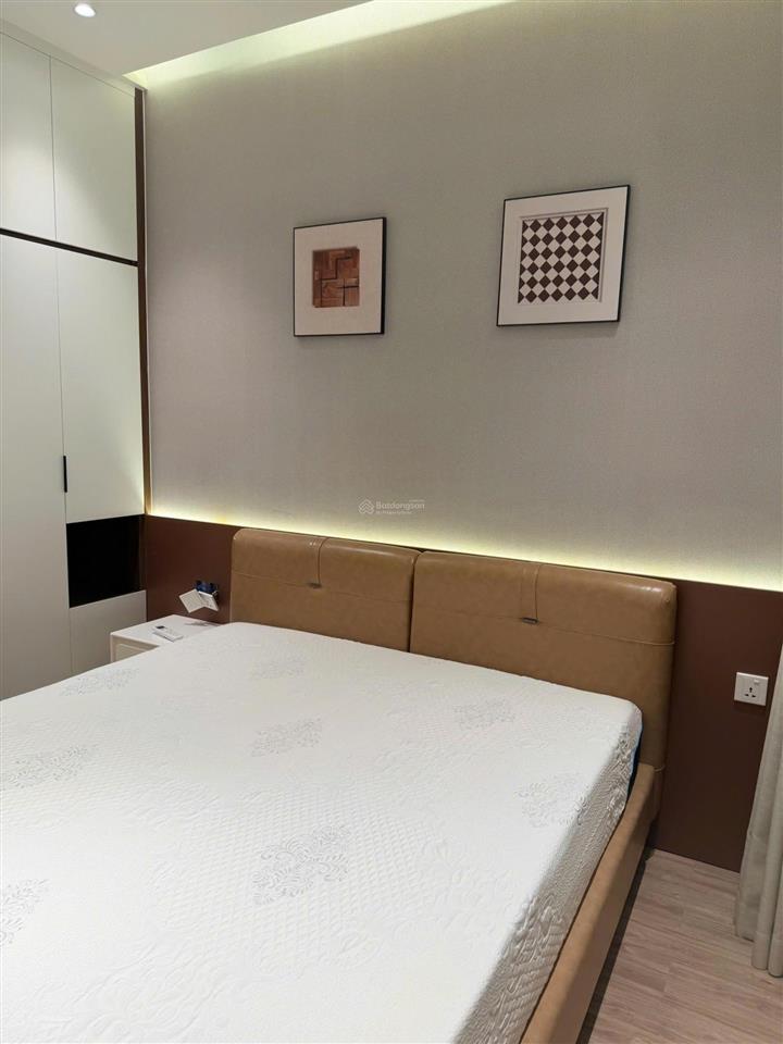 Chính chủ cần bán nhanh căn hộ cosmo dt 123m2, 3pn, 2wc, giá 6 tỷ 9 căn góc nhà đẹp 0938 607 ***
