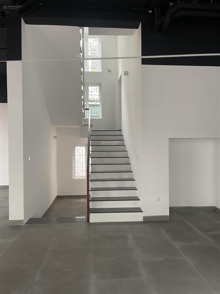 Chính chủ cho thuê biệt thự 250m2 tại làng việt kiều châu âu hà đông. làm văn phòng nhà mới