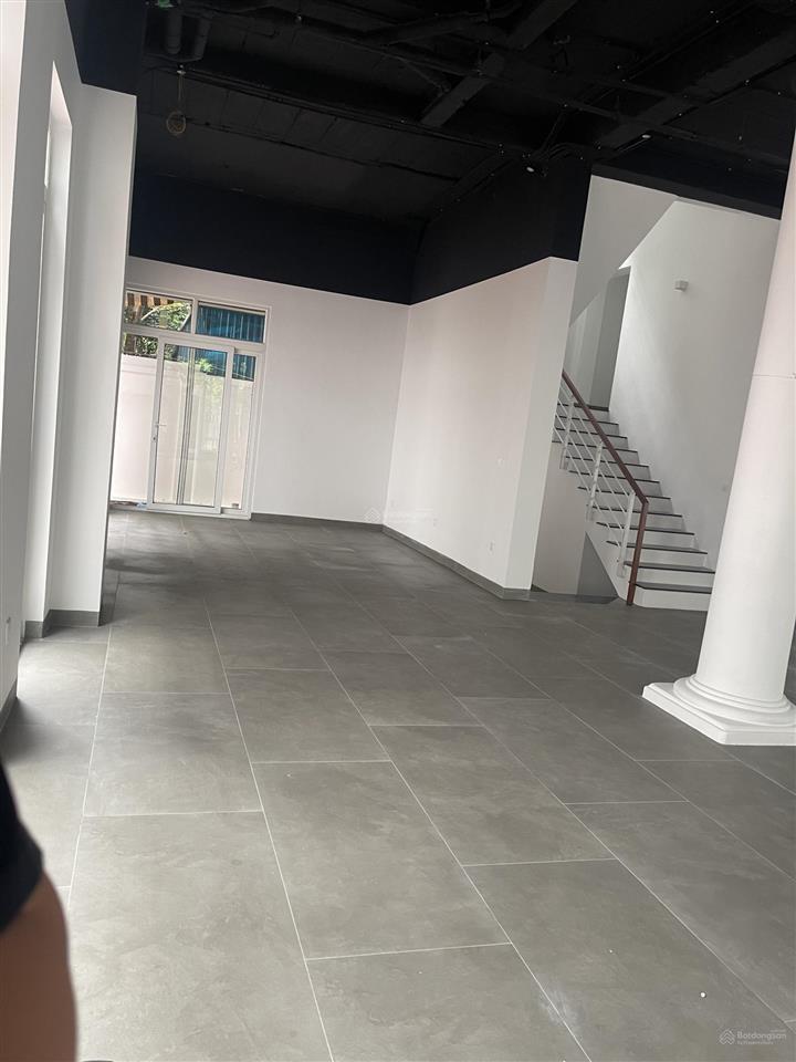Chính chủ cho thuê biệt thự 250m2 tại làng việt kiều châu âu hà đông. làm văn phòng nhà mới