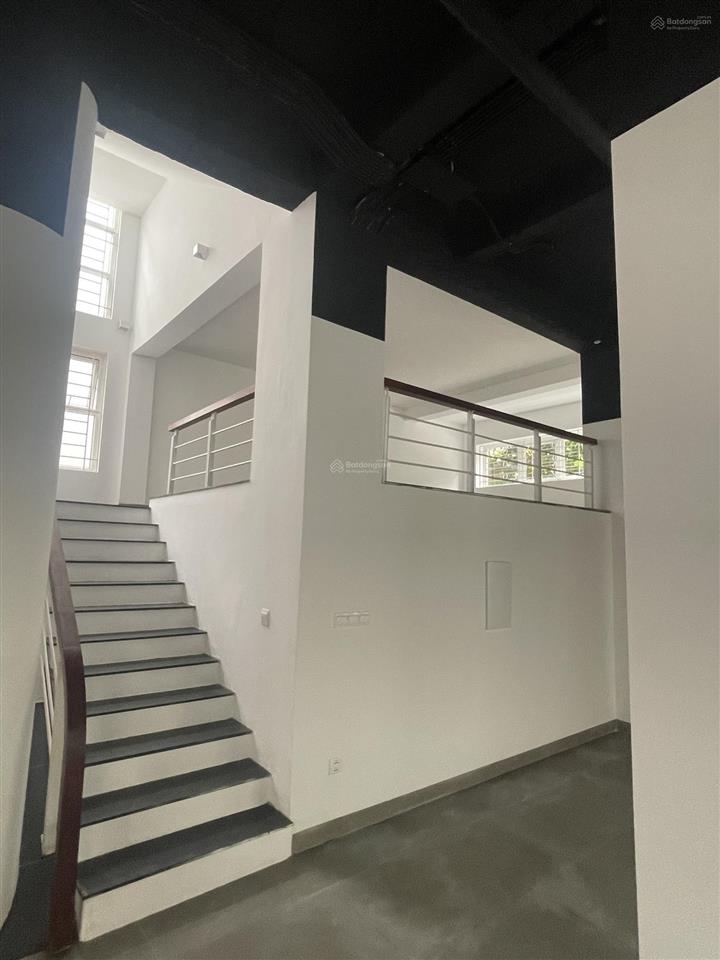 Chính chủ cho thuê biệt thự 250m2 tại làng việt kiều châu âu hà đông. làm văn phòng nhà mới