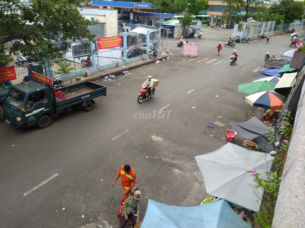 Mặt tiền đường Trang Tử P.14 Quận 5. Ngay chợ, Đối diện bến xe Chợ Lớn
