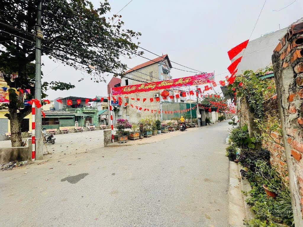 Lô đất sát chợ, ô tô đỗ tận cổng. xây nhà đẹp. giá rẻ hơn thị trường 5 giá