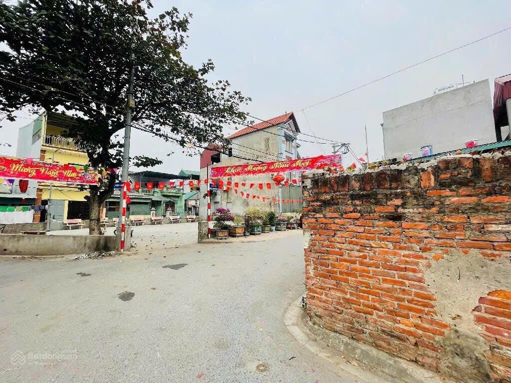 Lô đất sát chợ, ô tô đỗ tận cổng. xây nhà đẹp. giá rẻ hơn thị trường 5 giá