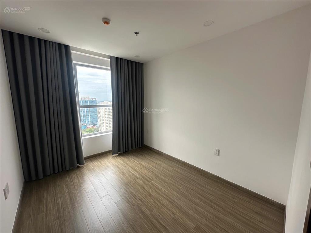 Bán gấp căn góc tầng cao 2pn 2wc 70m² tại happy one central, có nội thất giá tốt