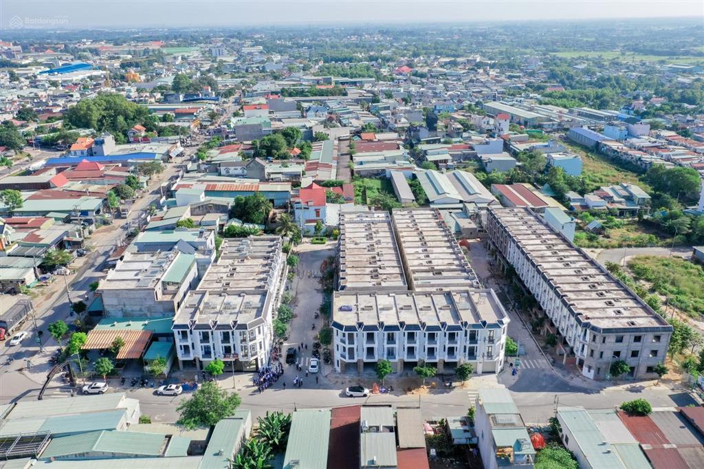 Cắt lỗ 400tr, căn nhà tại kdc hoàng nam 5, 1 trệt 2 lầu có sân vườn