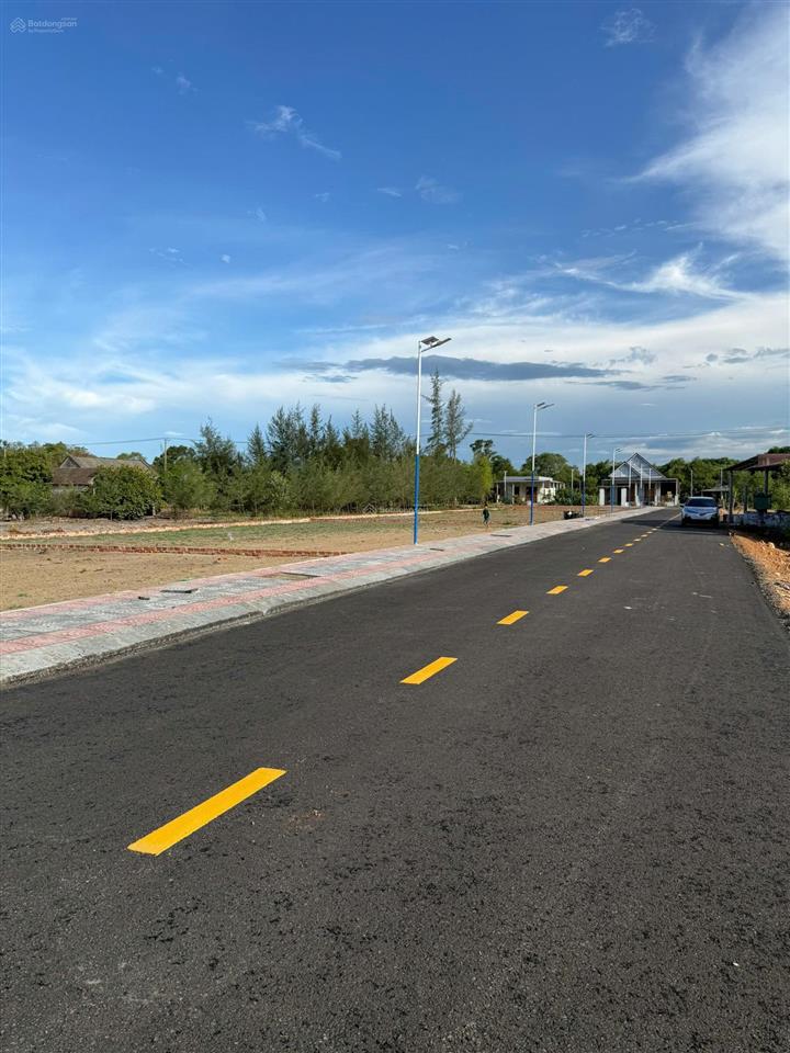 Bán đất bám mặt đường 60m  dọc đường kinh tế ven biển giá chỉ 950tr/200m2