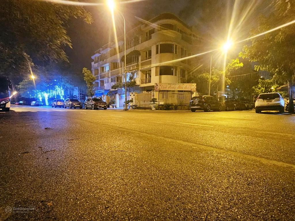 Cần bán căn liền kề góc 140,5m2 vị trí siêu đẹp đường lớn 24mx12m vừa ở và kinh doanh được, giá tốt