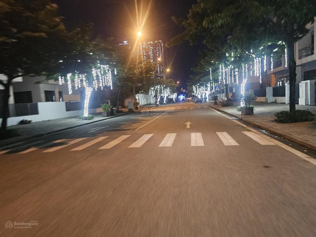 Cần bán căn liền kề góc 140,5m2 vị trí siêu đẹp đường lớn 24mx12m vừa ở và kinh doanh được, giá tốt