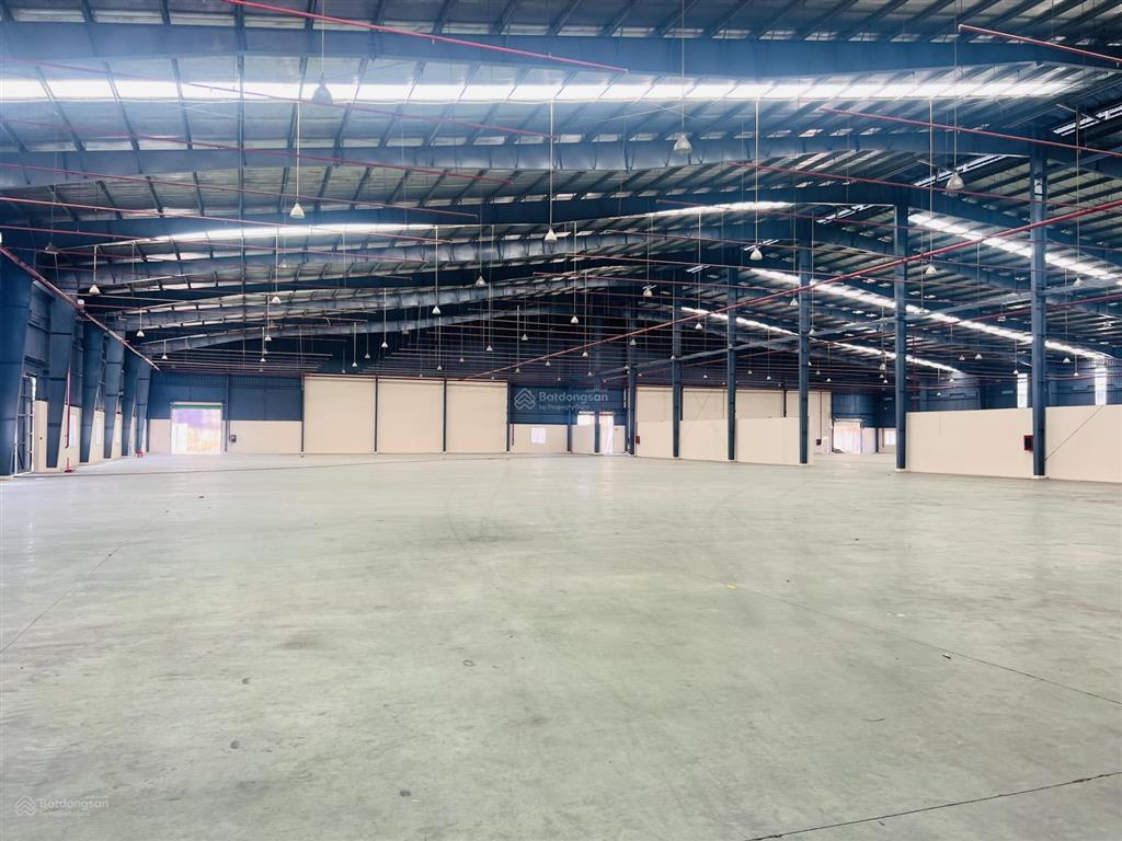 Cho thuê xưởng 8000m2 800 triệu kcn tân uyên  bd