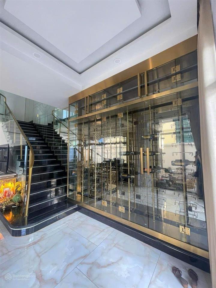 Cho thuê biệt thự 4tầng, 4pn, 608m2 full nội thất kdc verosa park khang điền, tp.thủ đức