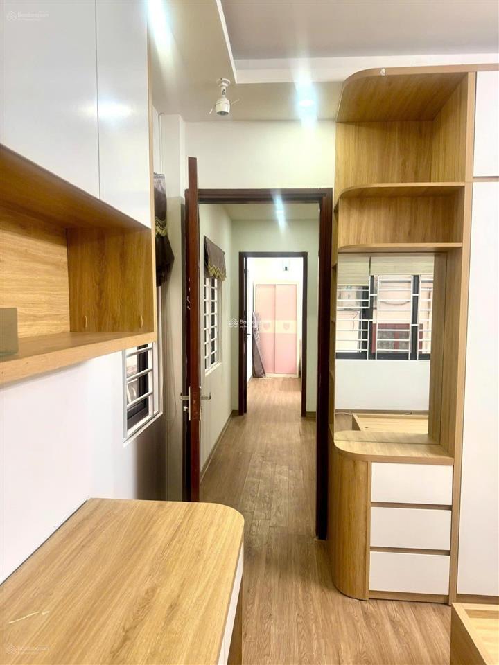 Bán nhà 40m2, 5 tầng, 6pn+ nội thất, ôtô đỗ cửa, 2 mặt thoáng, cách đường chính 20m
