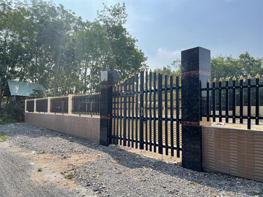 Cho thuê mặt bằng đất trống 1100m² (có thổ cư)
