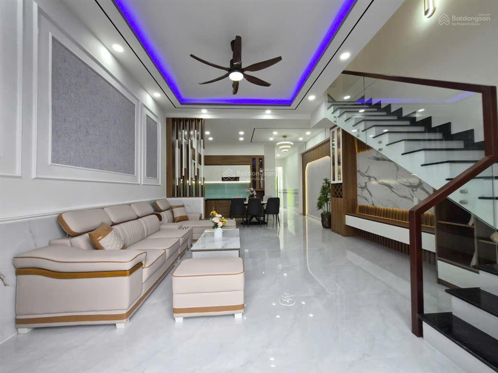 Bán nhà mới 100%, 106m², 1 trệt 1 lầu, 3 pn + nội thất, sẵn sổ tại đức hòa, long an