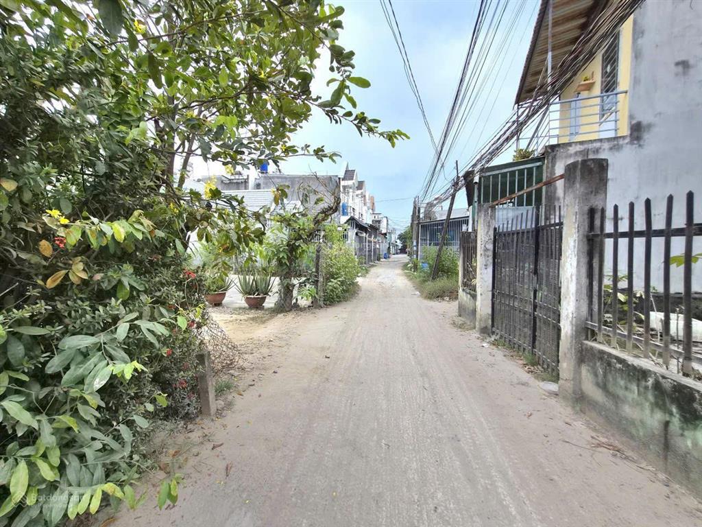Bán nhà mới 100%, 106m², 1 trệt 1 lầu, 3 pn + nội thất, sẵn sổ tại đức hòa, long an