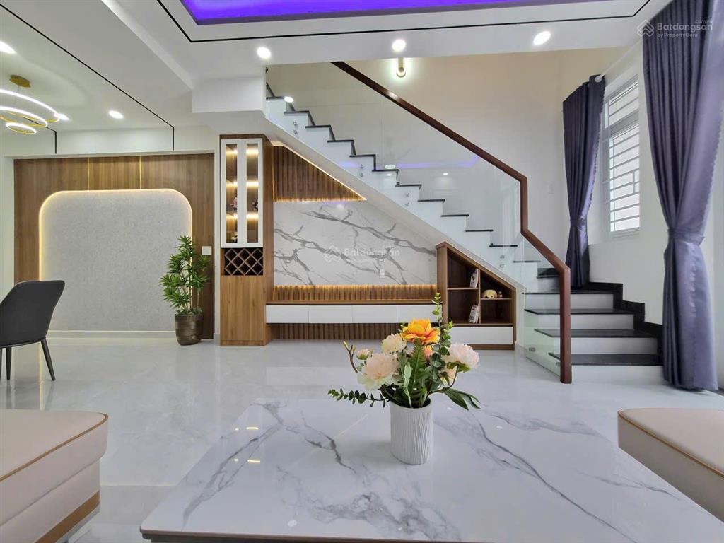 Bán nhà mới 100%, 106m², 1 trệt 1 lầu, 3 pn + nội thất, sẵn sổ tại đức hòa, long an