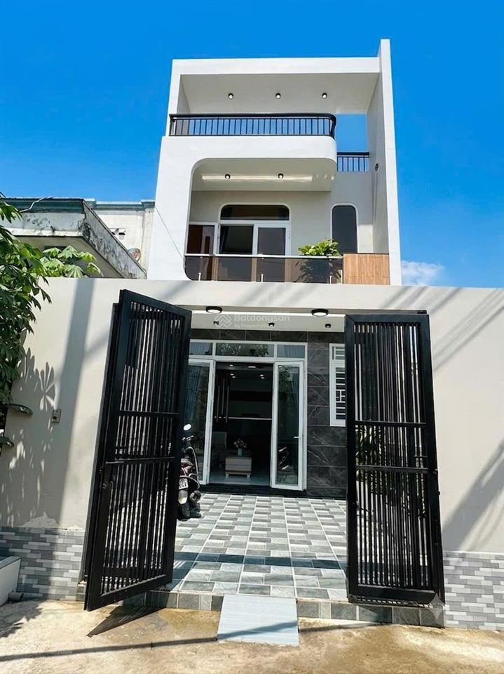 Bán nhà mới 100%, 106m², 1 trệt 1 lầu, 3 pn + nội thất, sẵn sổ tại đức hòa, long an