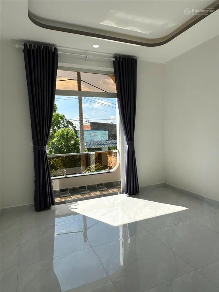 Bán nhà mới 100%, 106m², 1 trệt 1 lầu, 3 pn + nội thất, sẵn sổ tại đức hòa, long an