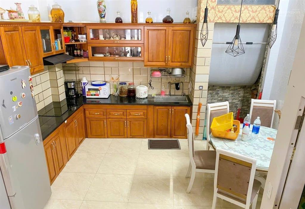 Cho thuê nhà kinh doanh 1 trệt 3 lầu, sân thượng, 5pn  mt đường trần thị trọng, p.15, tân bình