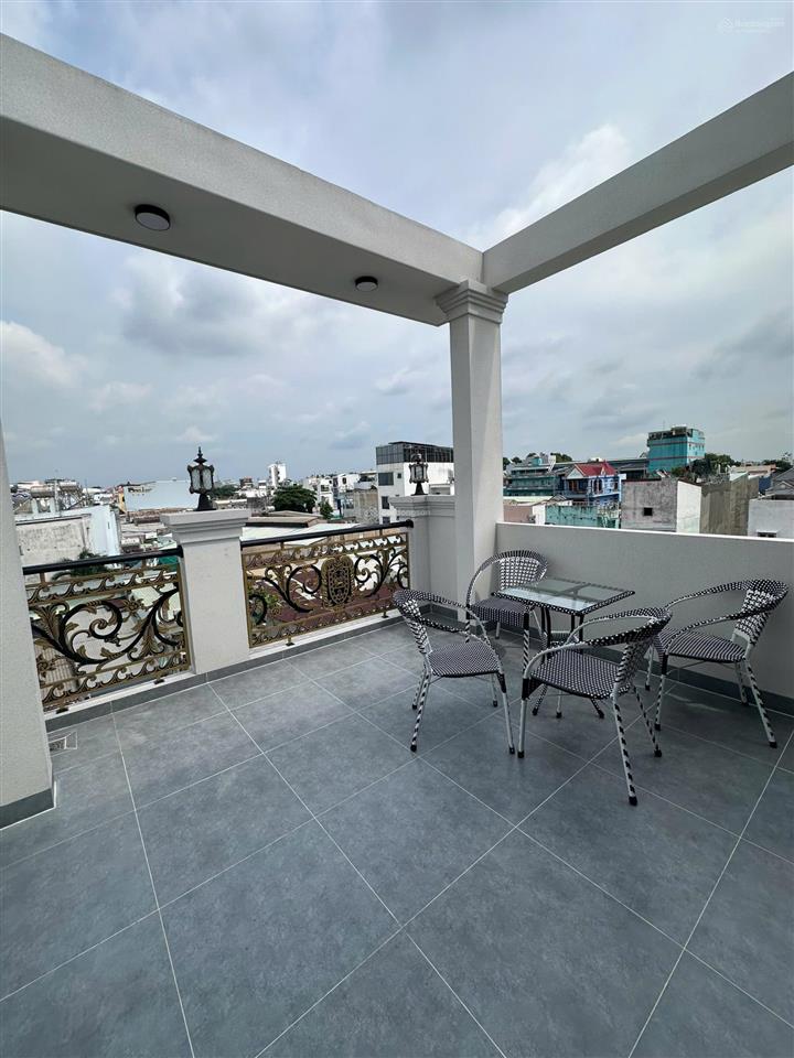 Bán nhà 1 trệt 2 lầu sân thượng mới 100%, 80m2, 4pn, tặng nội thất hẻm rộng 6m, sẵn sổ tại quận 12