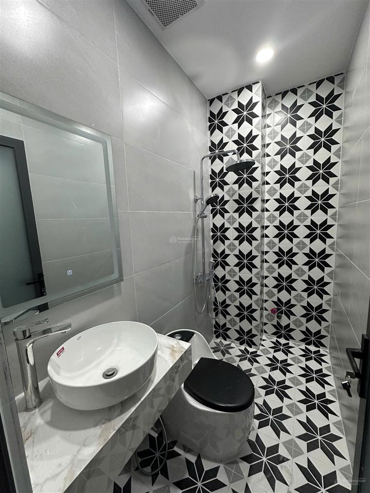 Bán nhà 1 trệt 2 lầu sân thượng mới 100%, 80m2, 4pn, tặng nội thất hẻm rộng 6m, sẵn sổ tại quận 12