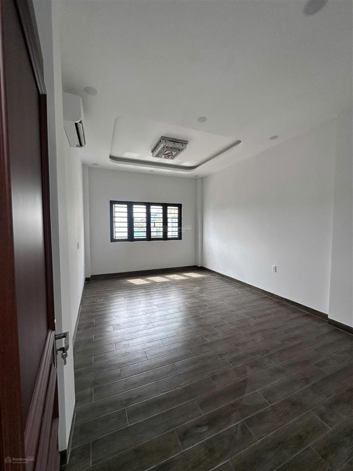 Bán nhà 1 trệt 2 lầu sân thượng mới 100%, 80m2, 4pn, tặng nội thất hẻm rộng 6m, sẵn sổ tại quận 12