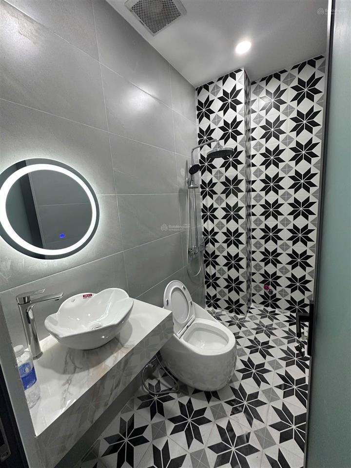 Bán nhà 1 trệt 2 lầu sân thượng mới 100%, 80m2, 4pn, tặng nội thất hẻm rộng 6m, sẵn sổ tại quận 12
