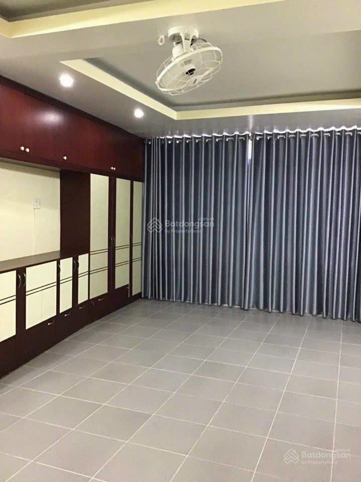 Cho thuê nhà 1 trệt 3 lầu gần ngã tư 3/2 lê hồng phong, p.10, q.10, hcm
