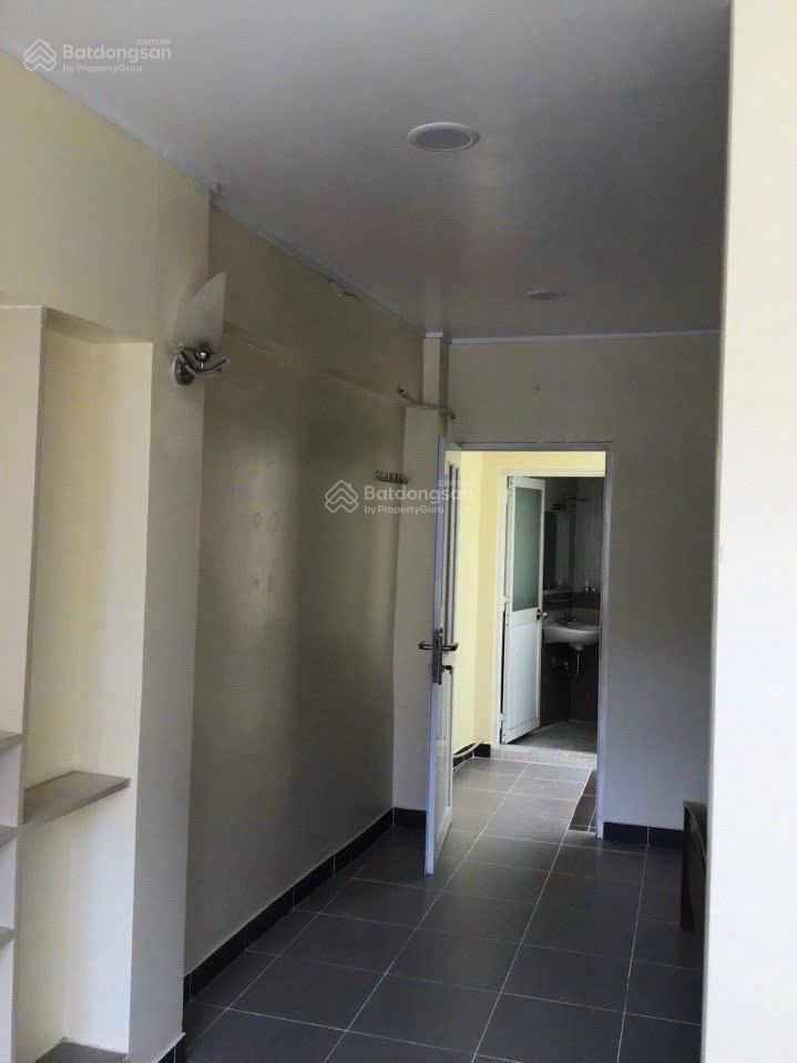 Cho thuê nhà 1 trệt 3 lầu gần ngã tư 3/2 lê hồng phong, p.10, q.10, hcm