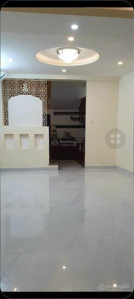 Cho thuê nhà 1 trệt 3 lầu gần ngã tư 3/2 lê hồng phong, p.10, q.10, hcm