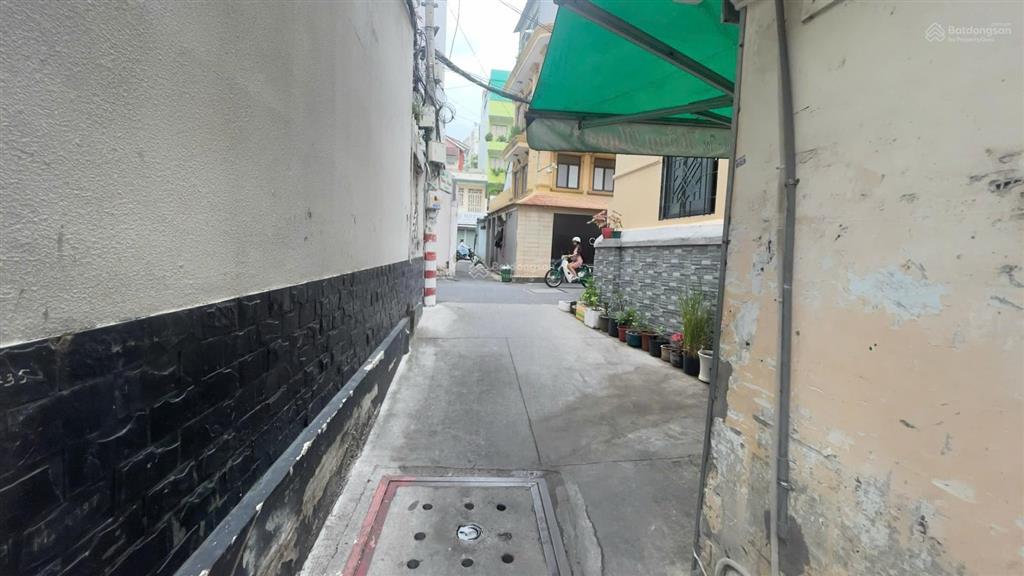 Bán nhà 30m2, 1 trệt 2 lầu sân thượng, 2 pn, sẵn sổ tại thích quảng đức, p.3, q.phú nhuận
