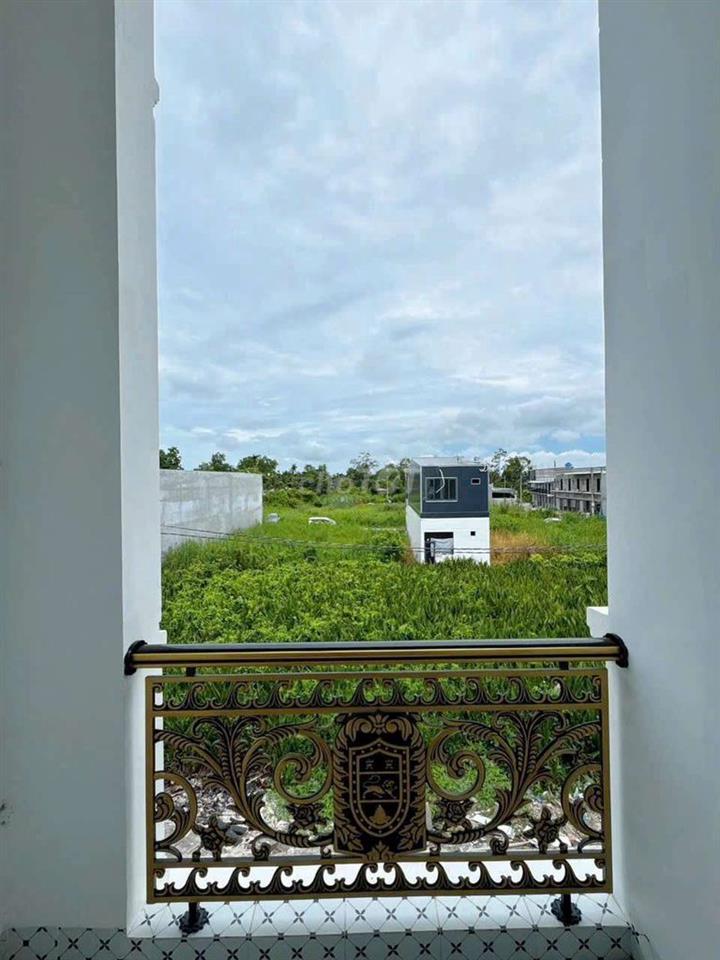2 TỶ 2XX NHÀ MƠI XÂY XÁCH VALI VÔ Ơ TRUNG TÂM NINH KIỀU