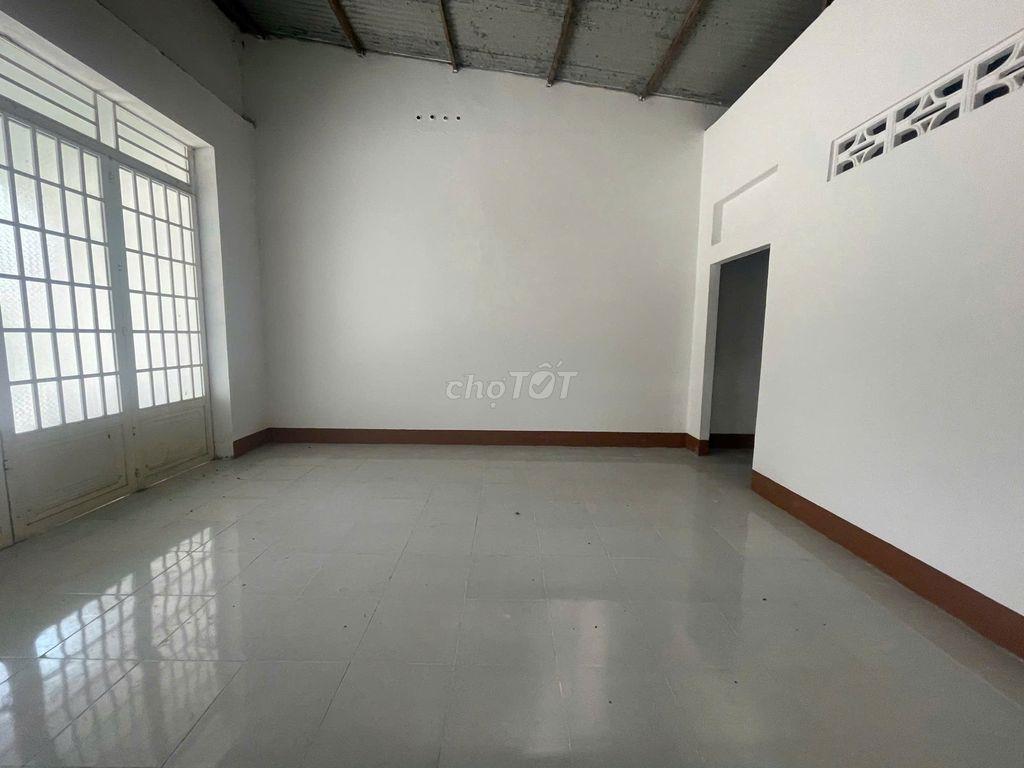 Bán nhà xã tân điền , đường rộng rãi, diện tích 294 m. nhà sạch sẽ