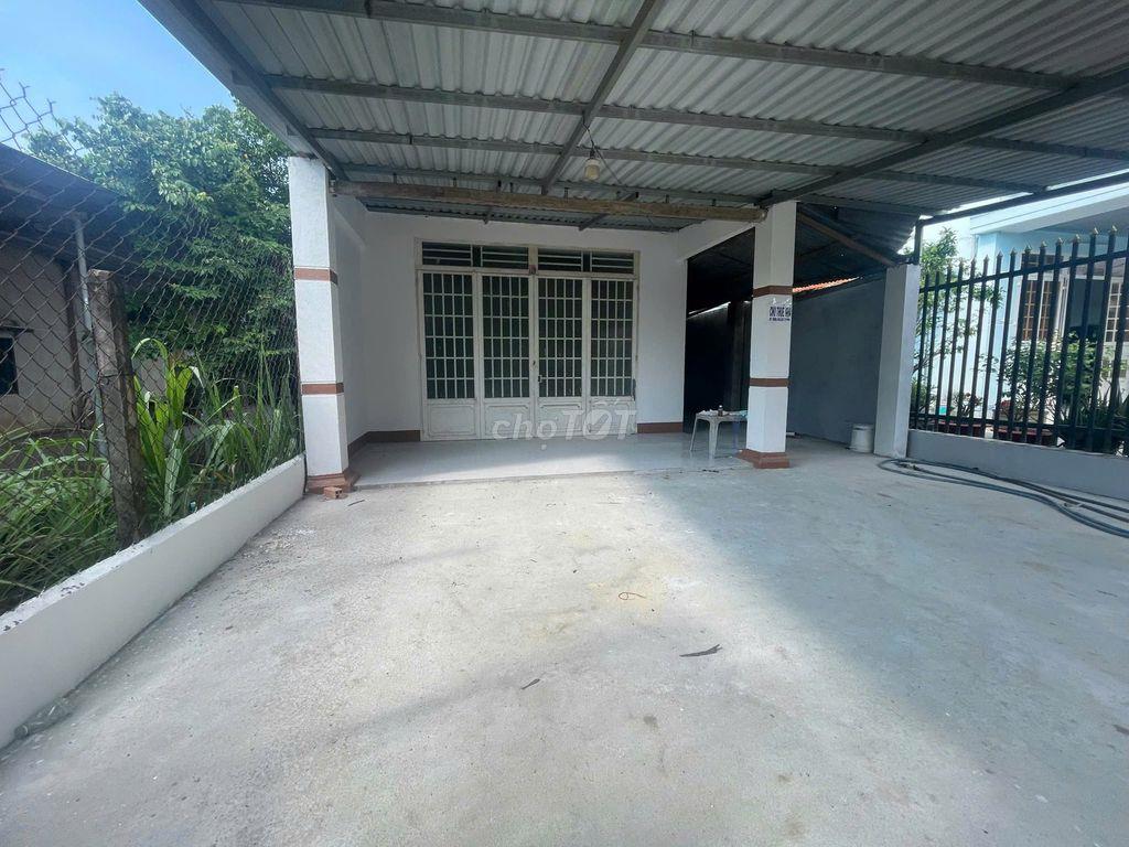 Bán nhà xã tân điền , đường rộng rãi, diện tích 294 m. nhà sạch sẽ