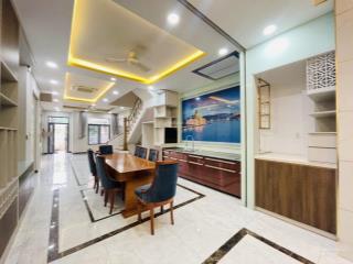 Cần cho thuê căn nhà phố 1 trệt 3 lầu 5x20m full nội thất.  0911 953 ***