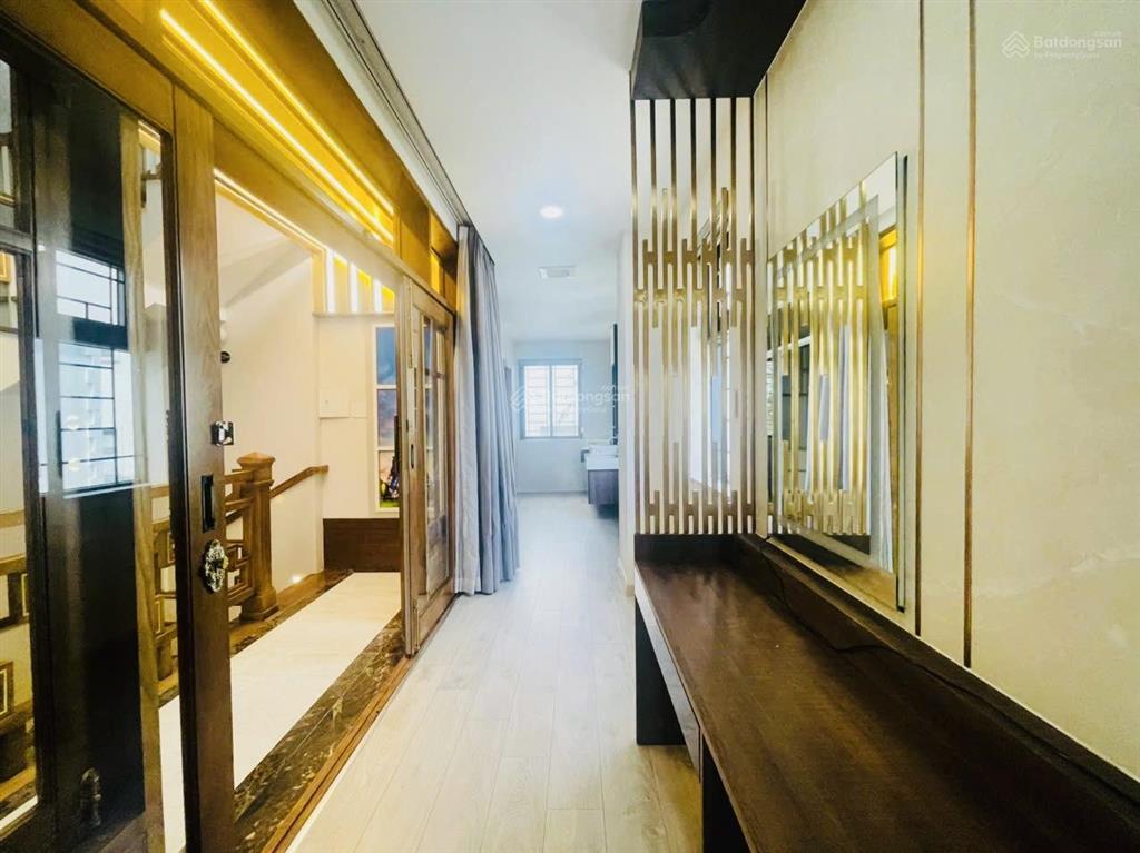 Cần cho thuê căn nhà phố 1 trệt 3 lầu 5x20m full nội thất.  0911 953 ***