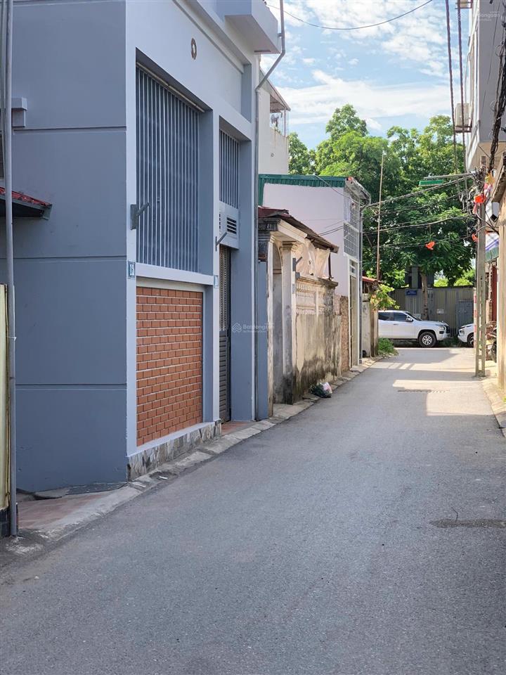 Anh chị em bán nhà 60m2 tân phong , nằm giữa khu dân cư ko vướng quy hoạch .