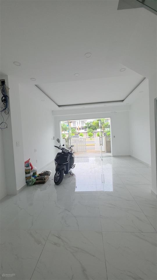 Bán shophouse tại 2d song hành, 10 tỷ, 75m2 giá cực chất