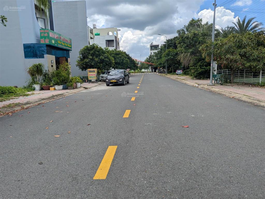 Đất nền sổ hồng dự án the sol city, nền đối diện công viên rất đẹp, 2,4 tỷ
