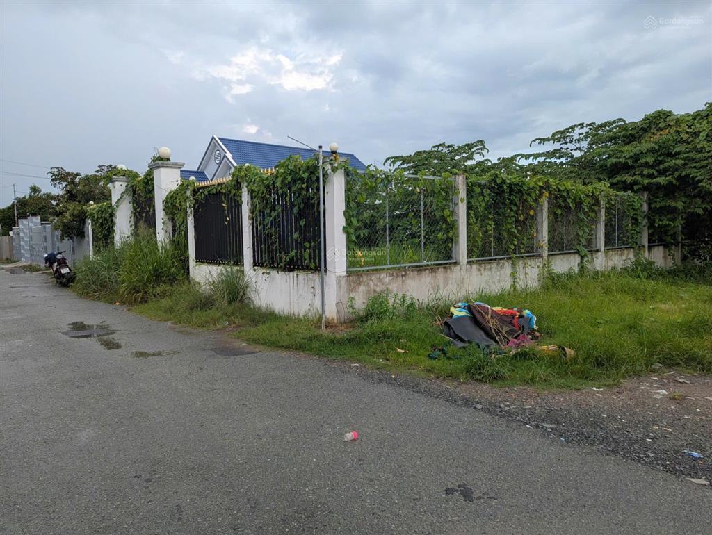 Bán 1000m2 đất có 300m2 đất thổ cư mặt tiền đường 4b liền kề kđt vingroup hưng long
