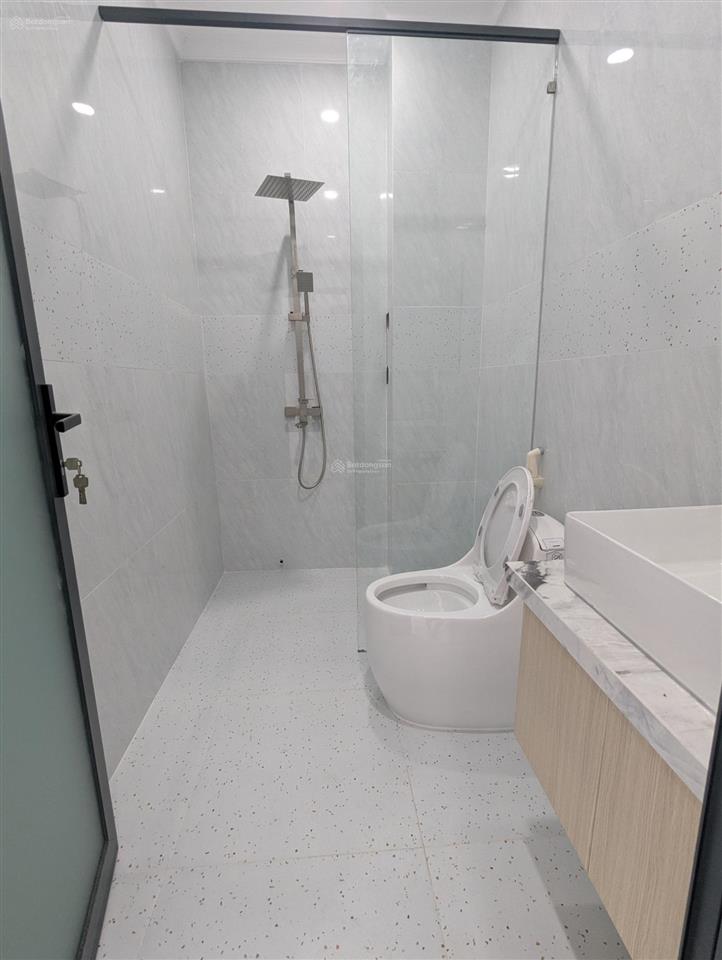 Nhà phố mới xây cực đẹp, nội thất đầy đủ, sổ hồng riêng, đường rộng thông thoáng