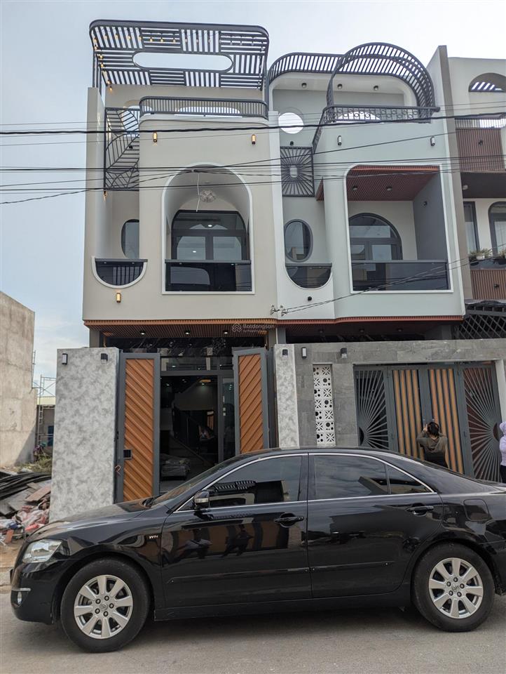 Nhà phố mới xây cực đẹp, nội thất đầy đủ, sổ hồng riêng, đường rộng thông thoáng