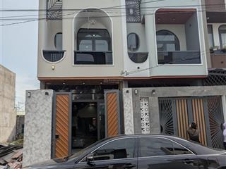 Nhà phố mới xây cực đẹp, nội thất đầy đủ, sổ hồng riêng, đường rộng thông thoáng