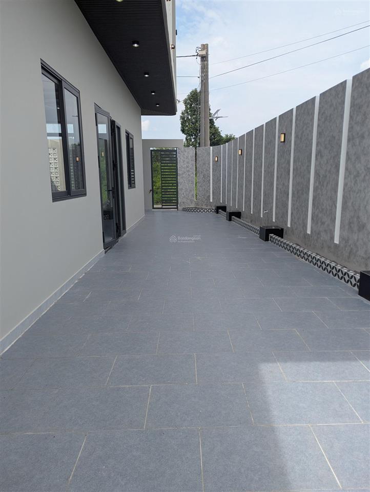 Bán căn góc 3 mặt tiền, sổ hồng riêng, khu đông dân rất thích hợp để kinh doanh mua bán